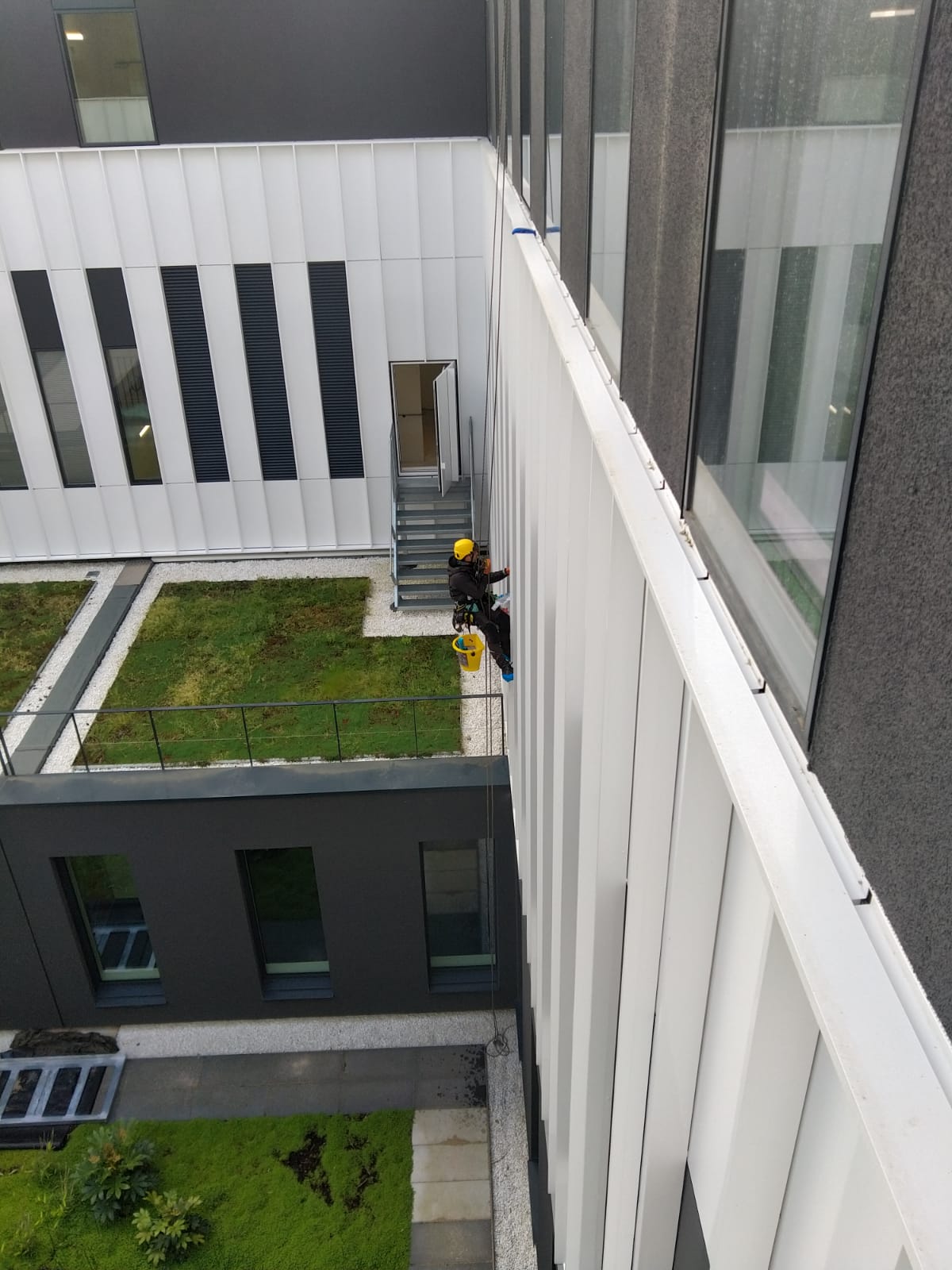 Lavage-vitres-sur-corde-reims-cordevasion-acro