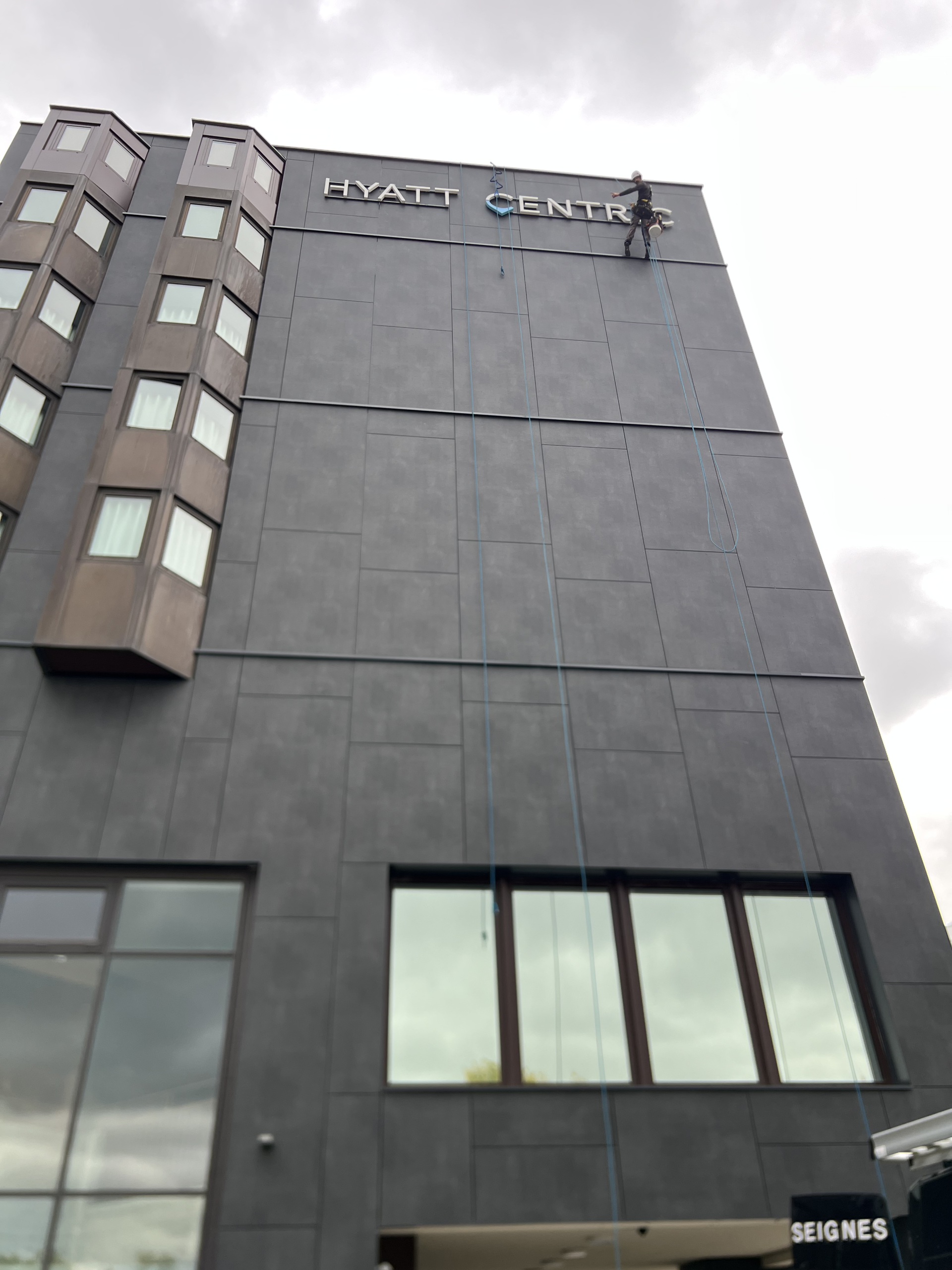 Installation-enseigne-en-hauteur-reims